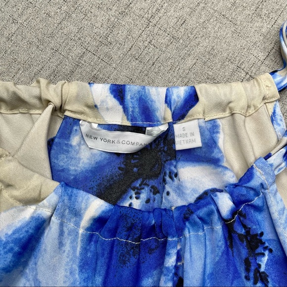 New York & Co. Floral Tie Neck Sleeveless Tank Top Tan Blue Blouse - Picture 9 of 11